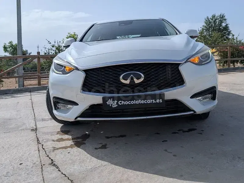 Usado Infiniti Q30 Premium 109 CV (80 kW) 2018 Blanco Berlina
