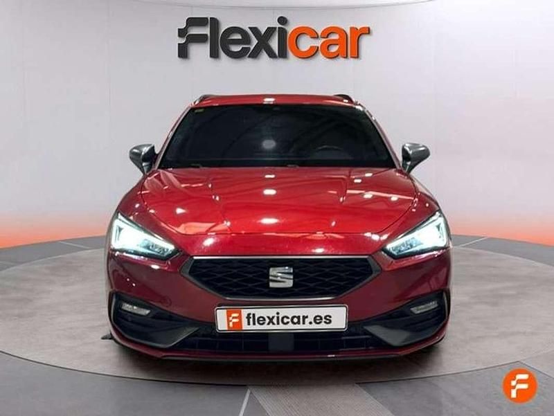 Usado Seat Leon FR 150 CV (110 kW) 2020 Rojo Familiar
