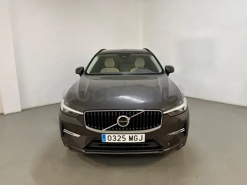 Usado Volvo XC60 Core 197 CV (144 kW) 2023 Gris / plata SUV
