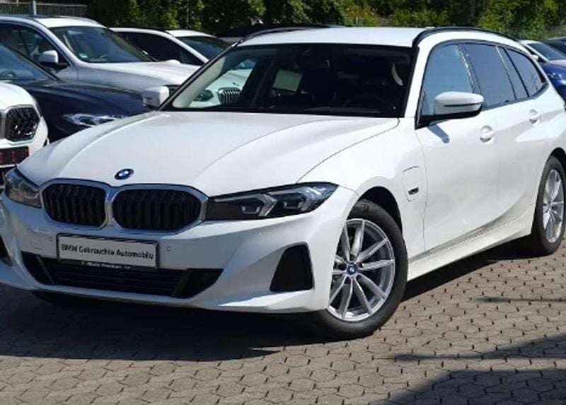 Usado BMW 330e 292 CV (214 kW) 2024 Blanco Familiar