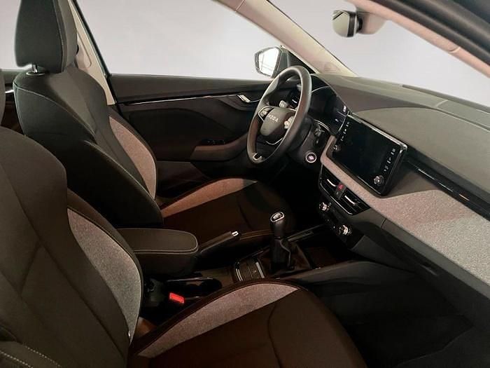 Usado Skoda Kamiq Selection 115 CV (84 kW) 2025 Gris / plateado SUV