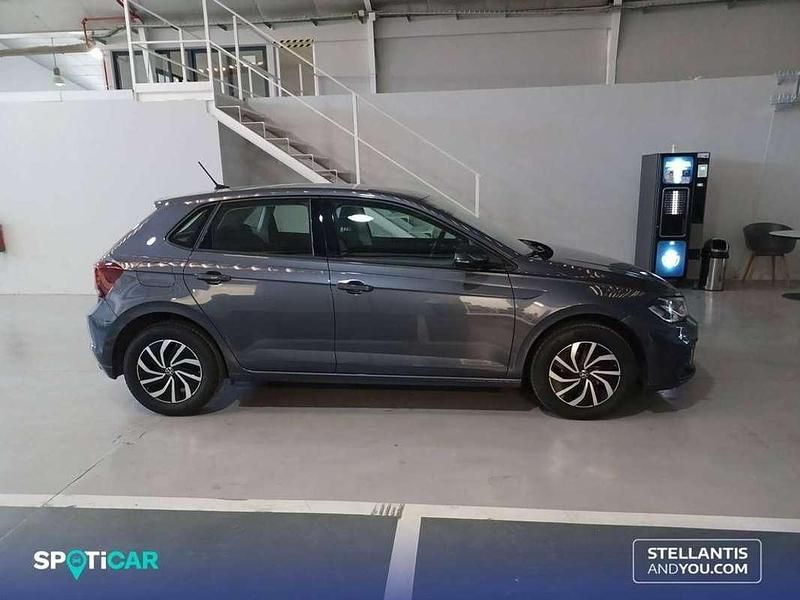 Usado VW Polo Life 95 CV (69 kW) 2022 Gris Utilitario