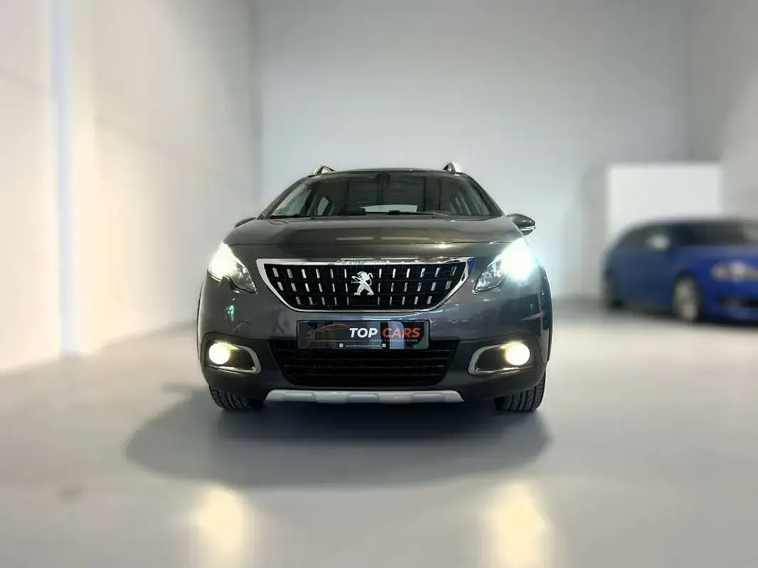 Usado Peugeot 2008 Allure 99 CV (72 kW) 2018 Gris SUV
