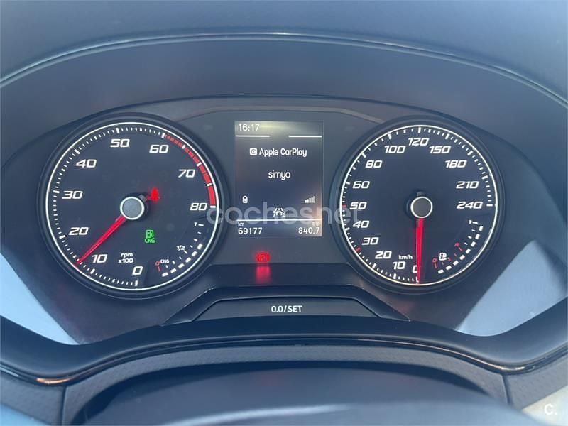 Usado Seat Arona Xperience 90 CV (66 kW) 2022 Verde SUV