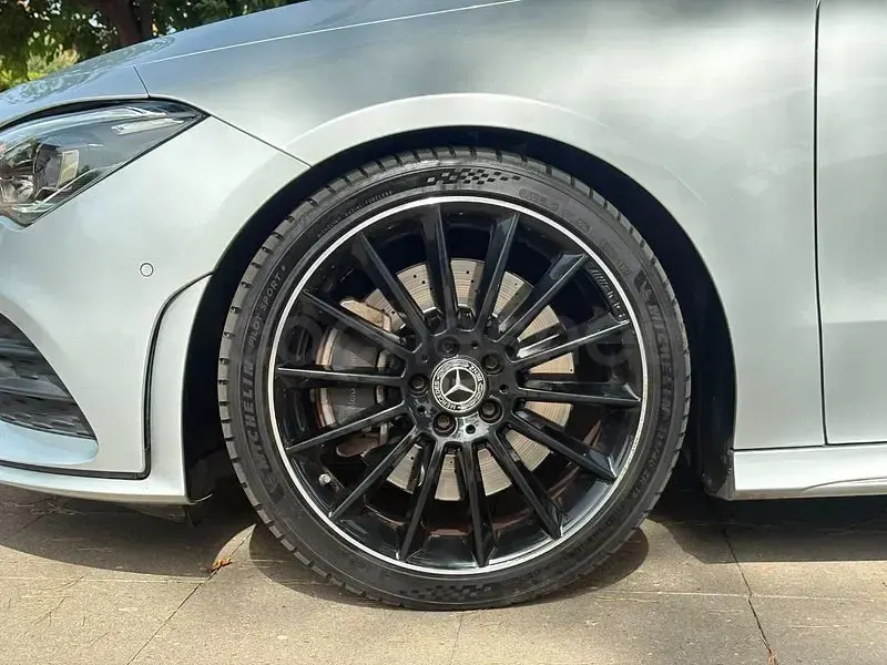 Usado Mercedes CLA250e Shooting Brake 224 CV (164 kW) 2021 Gris / plata Familiar