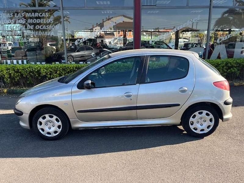 Usado Peugeot 206 69 CV (50 kW) 2004 Gris Utilitario