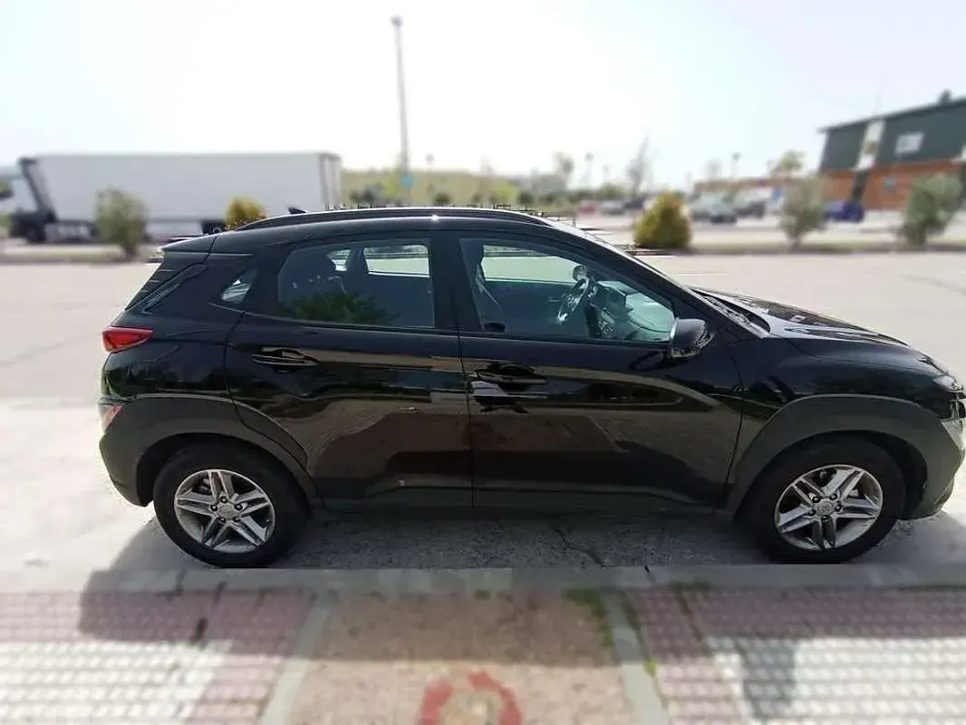 Usado Hyundai Kona 120 CV (88 kW) 2023 Negro SUV