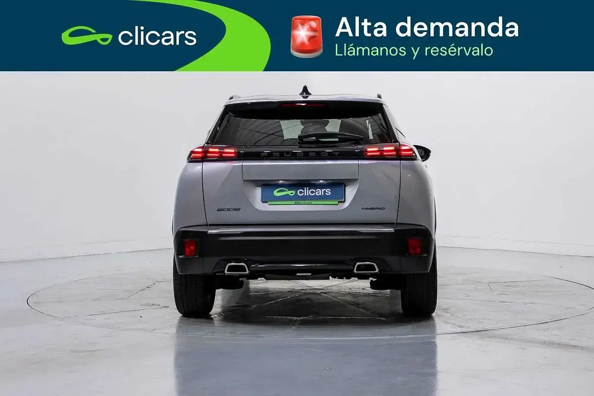 Usado Peugeot 2008 Allure 136 CV (100 kW) 2025 Plateado SUV