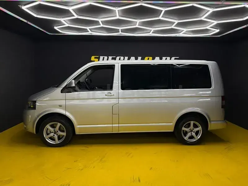 Usado VW Caravelle Comfortline 180 CV (132 kW) 2010 Gris / plata Van