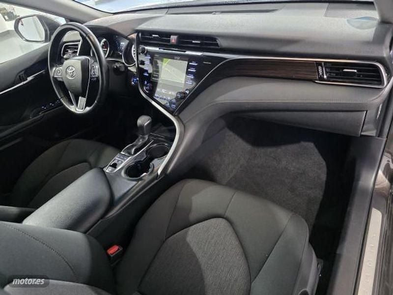 Usado Toyota Camry Advance 218 CV (160 kW) 2021 Marrón Berlina