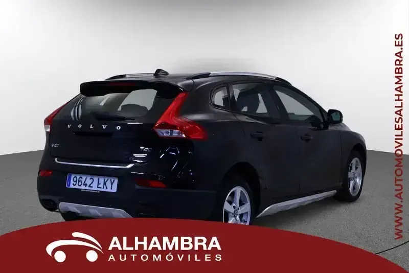 Usado Volvo V40 CC Summum 190 CV (139 kW) 2017 Negro Familiar