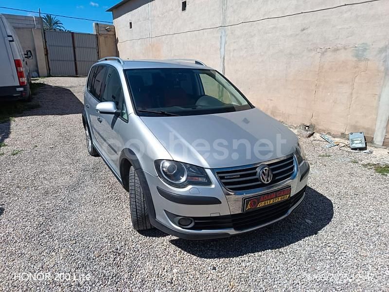 Usado VW Touran Advance 105 CV (77 kW) 2008 Gris / plata Monovolumen