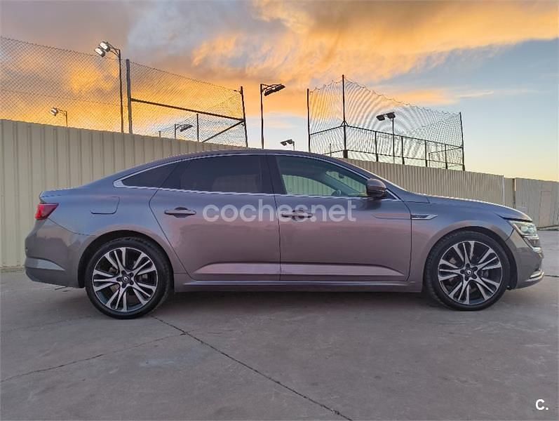 Usado Renault Talisman Initiale Paris 160 CV (117 kW) 2017 Gris / plata Berlina
