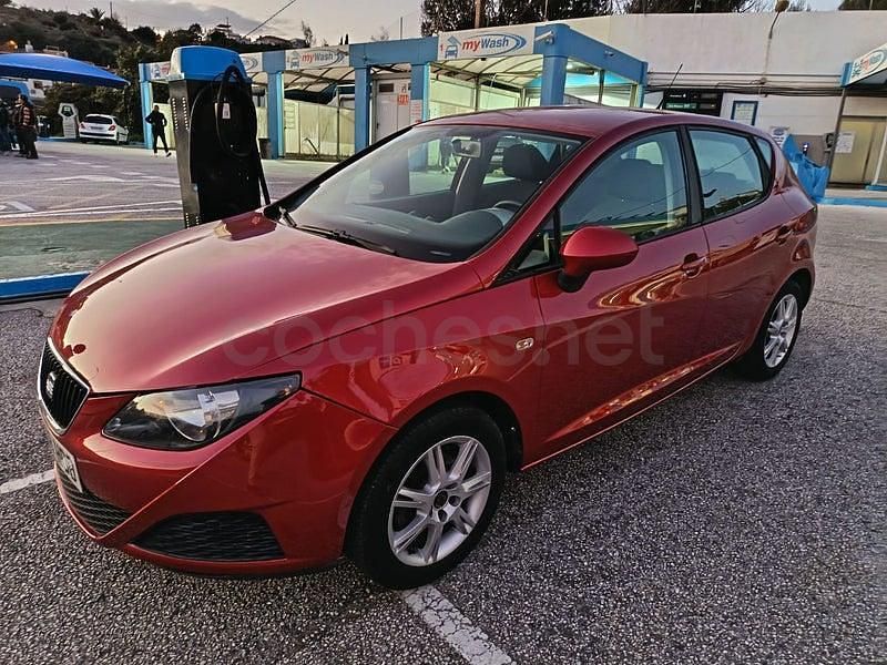 Usado Seat Ibiza Reference 90 CV (66 kW) 2011 Granate Berlina