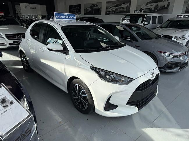 Usado Toyota Yaris 125 CV (91 kW) 2023 Blanco Utilitario