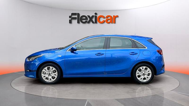 Usado Kia Ceed 101 CV (74 kW) 2022 Azul Utilitario