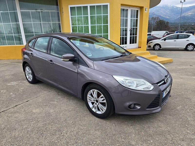 Usado Ford Focus Trend 115 CV (84 kW) 2012 Gris Utilitario