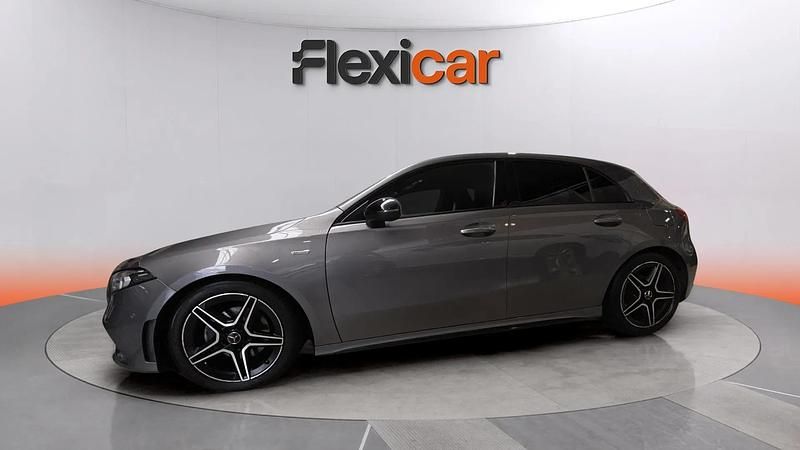 Usado Mercedes A180 116 CV (85 kW) 2021 Gris Utilitario