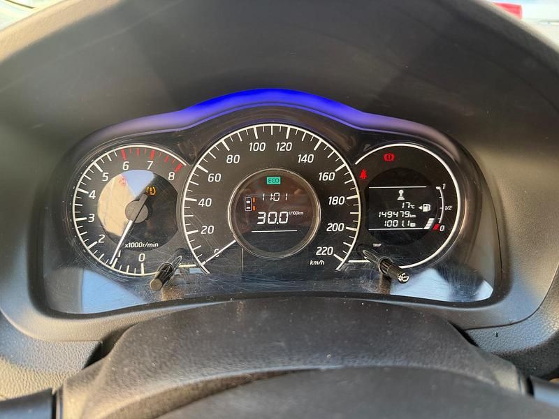 Usado Nissan Note Acenta 80 CV (58 kW) 2016 Rojo Utilitario