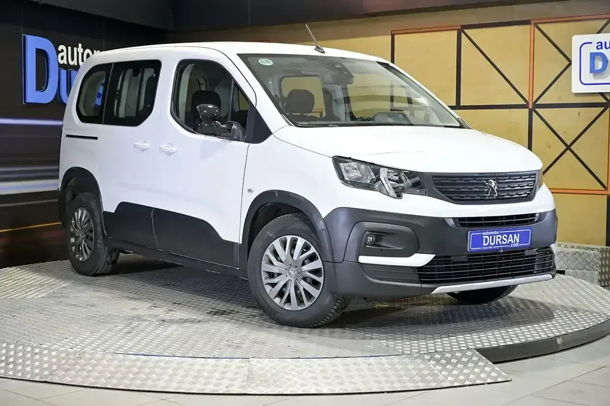 Usado Peugeot Rifter Active 100 CV (73 kW) 2022 Blanco Monovolumen