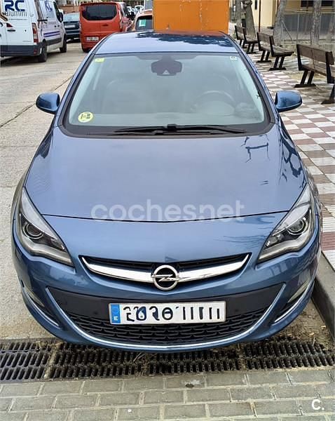 Usado Opel Astra Excellence 110 CV (80 kW) 2014 Azul Berlina