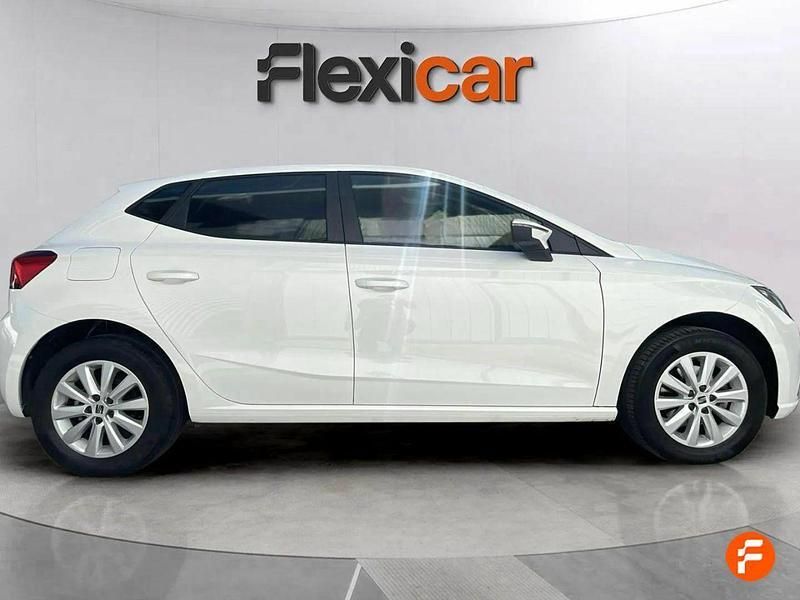 Usado Seat Ibiza Style Plus 110 CV (80 kW) 2022 Blanco Berlina