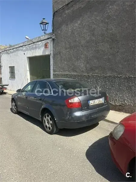 Usado Audi A4 130 CV (95 kW) 2004 Gris / plata Familiar