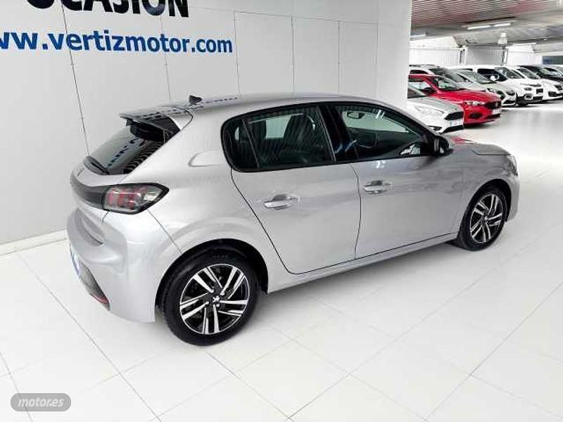 Usado Peugeot 208 Allure 102 CV (75 kW) 2020 Plateado Utilitario