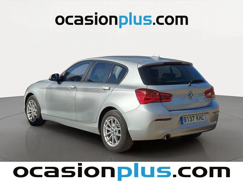 Usado BMW 118 150 CV (110 kW) 2018 Gris plata Utilitario