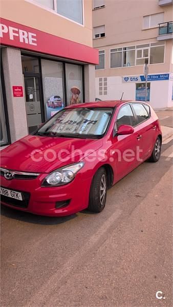Rojo Usado 2010 Hyundai i30 Comfort Berlina | 4500 € (Super precio) - Imagen 1/4