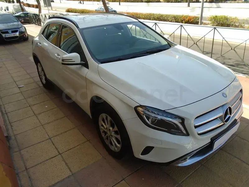 Usado Mercedes GLA200 Urban 136 CV (100 kW) 2014 Blanco SUV