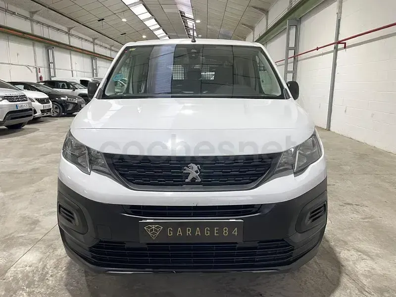 Usado Peugeot Rifter Allure 100 CV (73 kW) 2023 Blanco Monovolumen