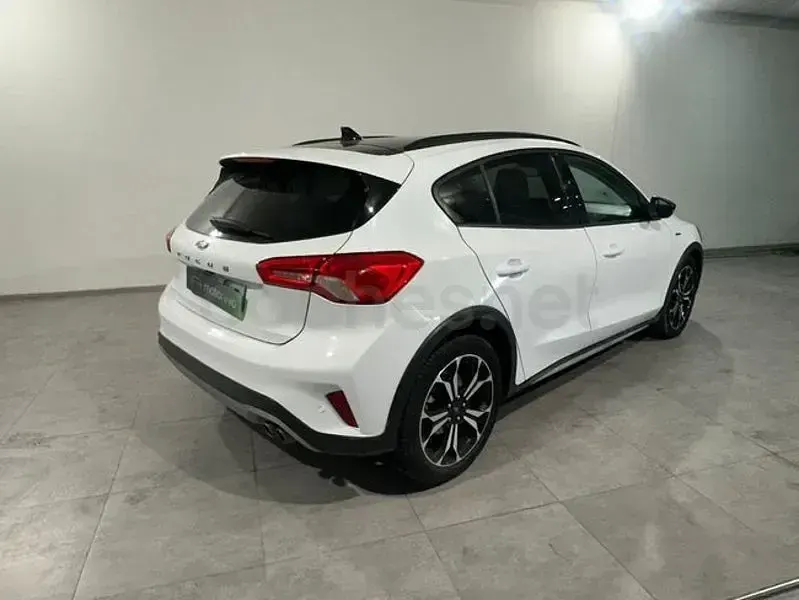 Usado Ford Focus Active 120 CV (88 kW) 2022 Blanco Berlina
