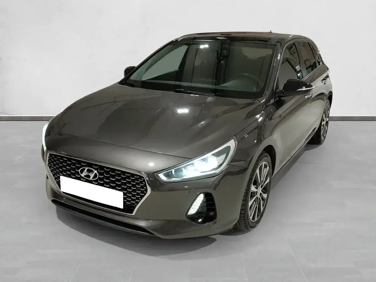 Usado Hyundai i30 Style 136 CV (100 kW) 2017 Gris Berlina