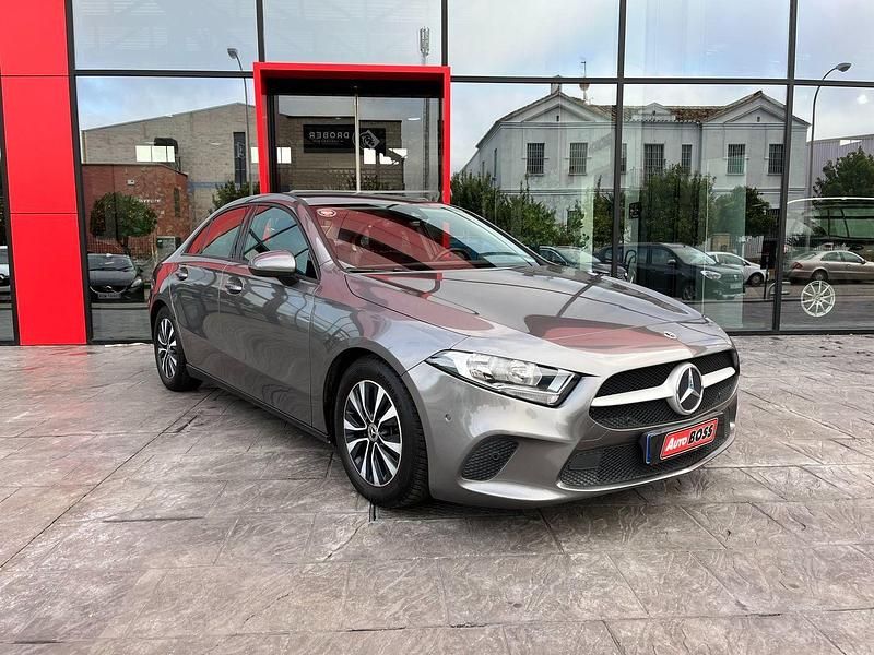 Usado Mercedes A180 116 CV (85 kW) 2020 Gris / plata Berlina