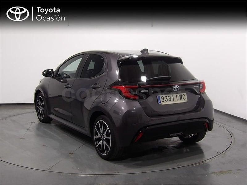 Usado Toyota Yaris Hybrid Style 116 CV (85 kW) 2022 Gris / plata Utilitario