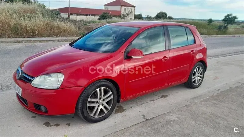 Usado VW Golf IV 100 CV (73 kW) 2004 Rojo Berlina