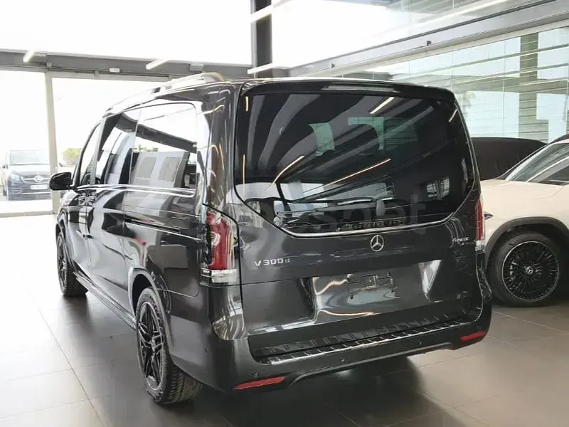 Nuevo Mercedes V300 Avantgarde 237 CV (174 kW) 2026 Gris / plata Monovolumen