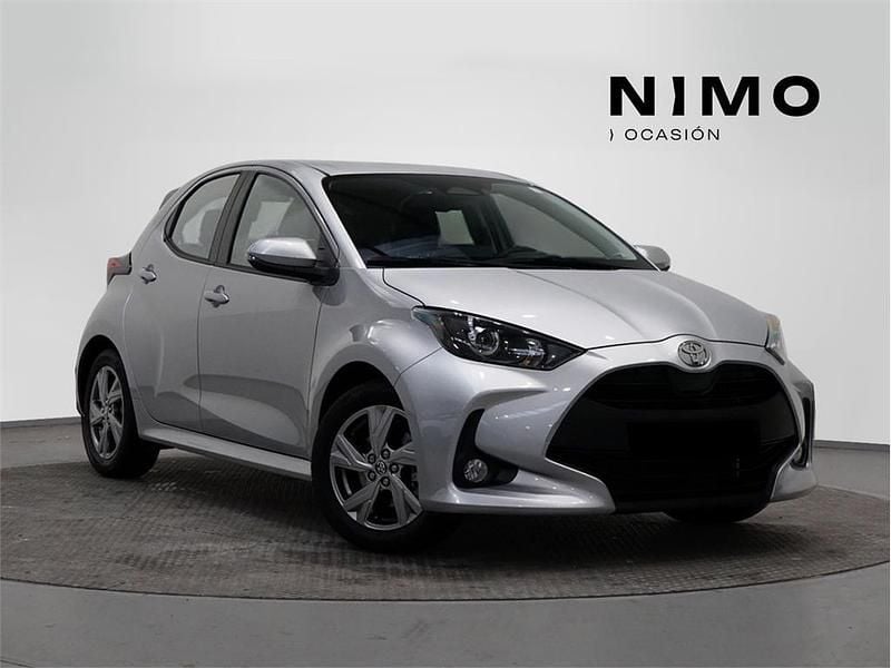 Gris ágata Usado 2024 Toyota Yaris Hybrid Active Utilitario | 22.000 € (Precio justo) - Imagen 1/4
