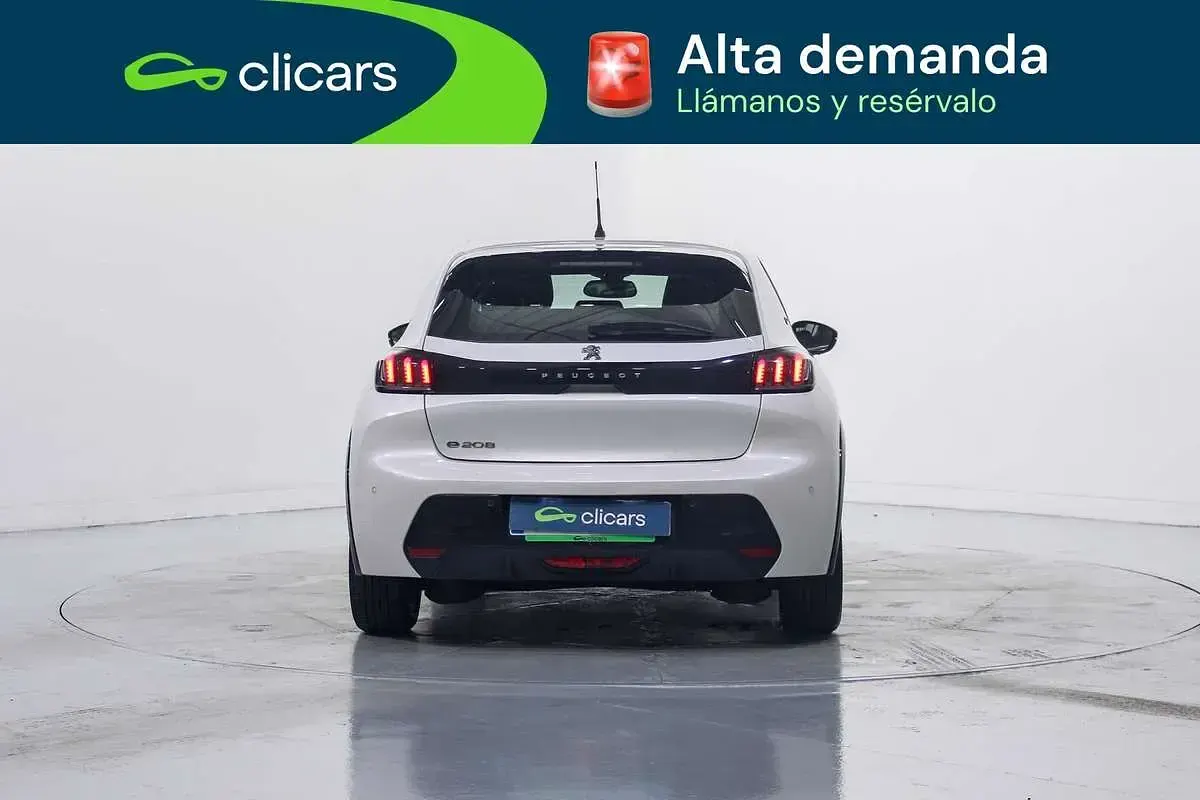 Usado Peugeot e-208 Allure 100 kW (136 CV) 2020 Blanco Utilitario