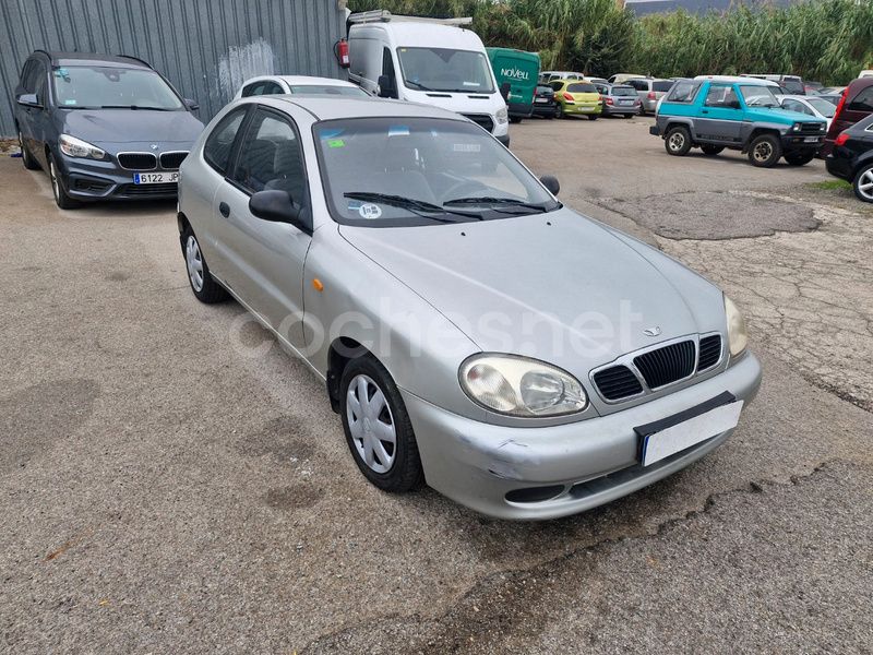 Gris / plata Usado 2003 Chevrolet Lanos SE Berlina | 1580 € - Imagen 1/4