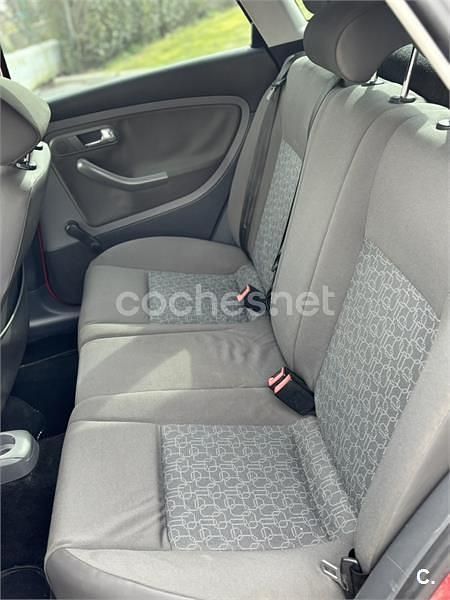 Usado Seat Ibiza Reference 100 CV (73 kW) 2006 Rojo Utilitario