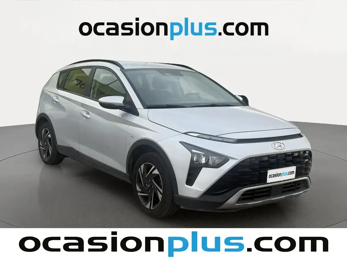 Usado Hyundai Bayon 100 CV (73 kW) 2022 Gris SUV