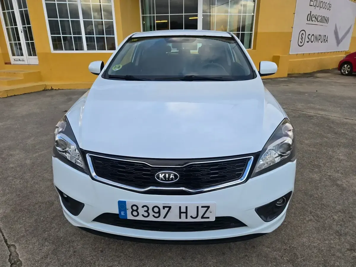 Usado Kia Ceed Plus 90 CV (66 kW) 2012 Blanco Utilitario