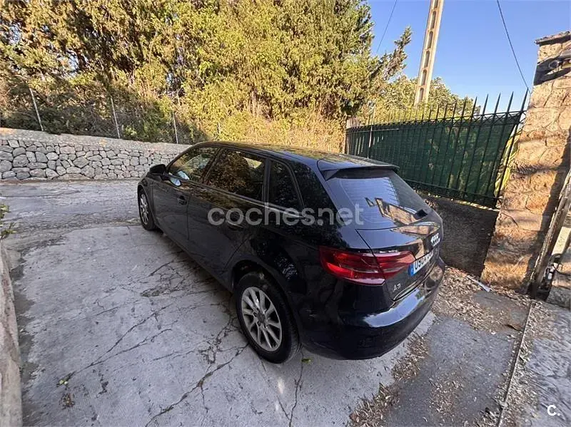 Usado Audi A3 Attraction 110 CV (80 kW) 2015 Negro Berlina