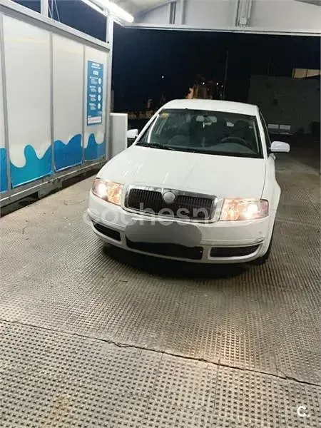 Usado Skoda Superb Elegance 130 CV (95 kW) 2005 Blanco Berlina