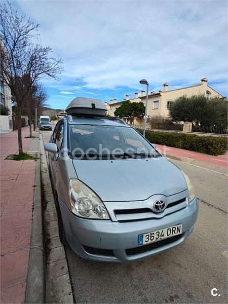 Usado Toyota Corolla Verso Luna 116 CV (85 kW) 2005 Gris / plata Monovolumen