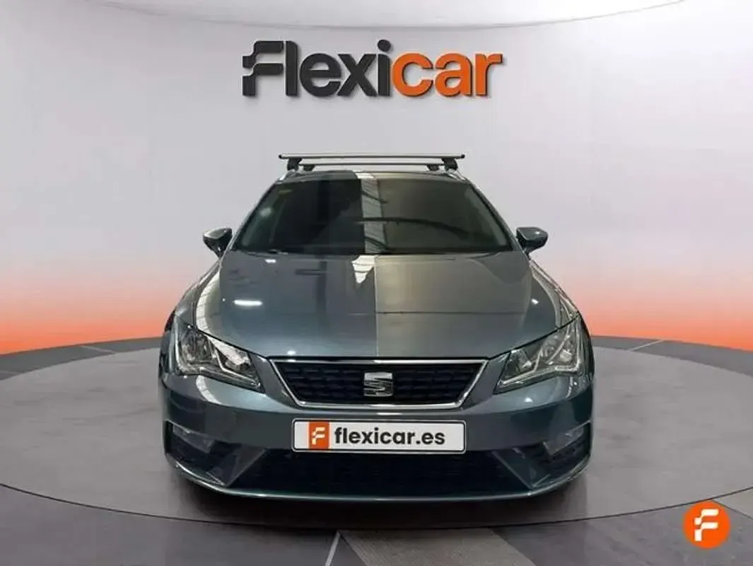 Usado Seat Leon ST Style 110 CV (80 kW) 2018 Gris Familiar