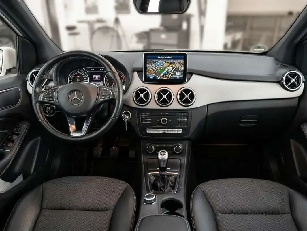Usado Mercedes B180 122 CV (89 kW) 2015 Blanco Utilitario