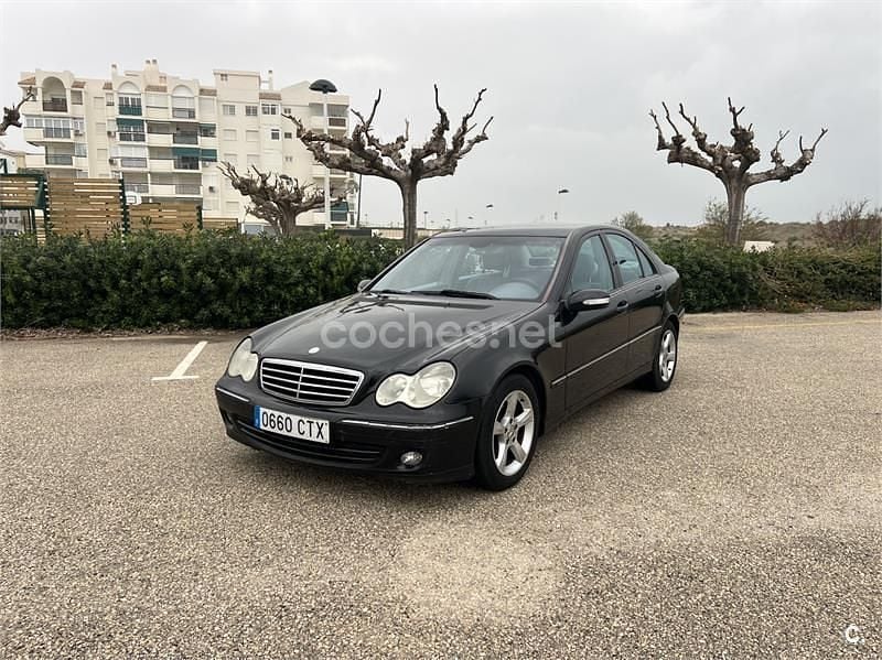 Usado Mercedes C270 Avantgarde 170 CV (125 kW) 2004 Negro Berlina